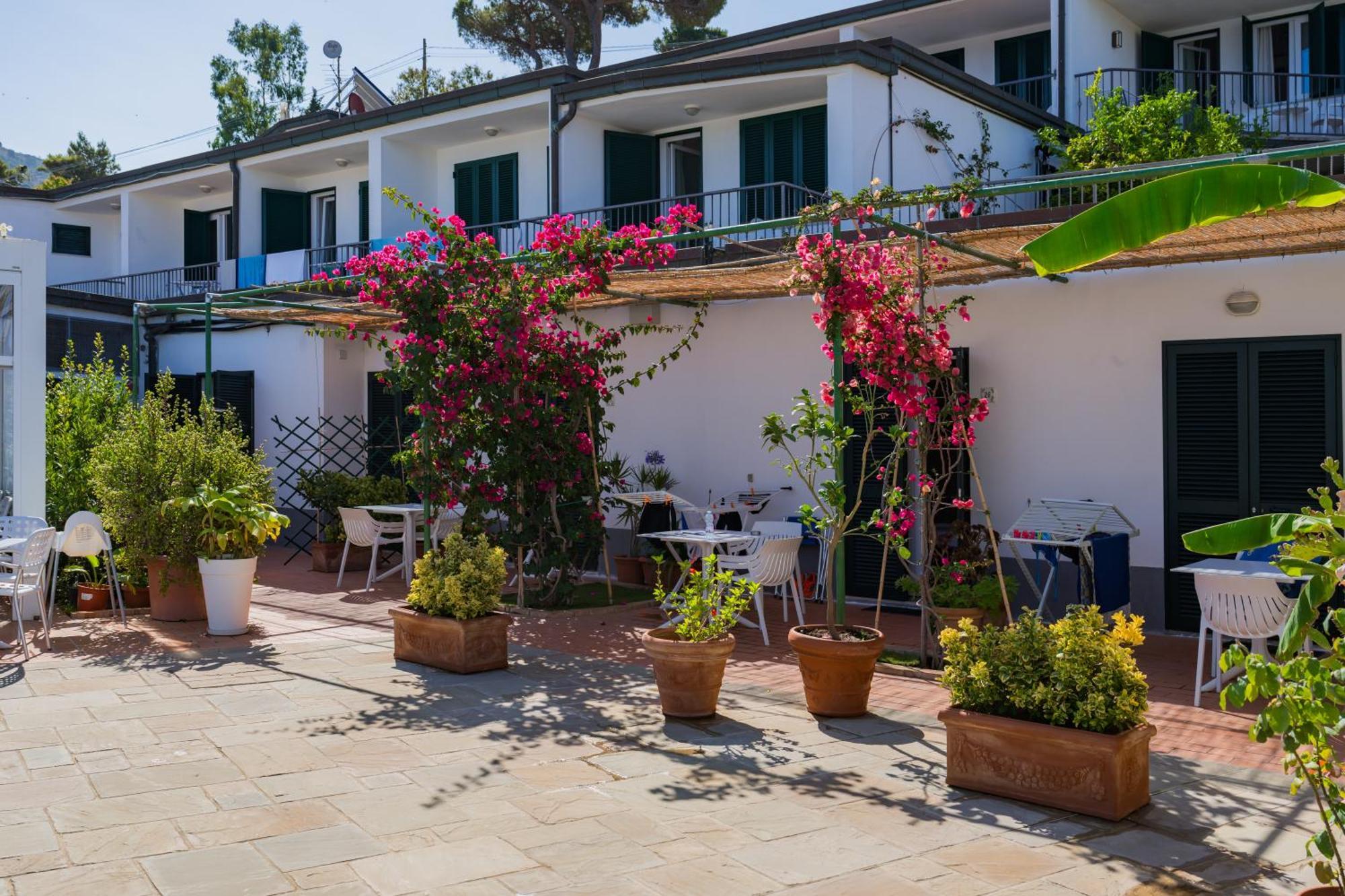 Hotel Dino Capoliveri  Exterior foto